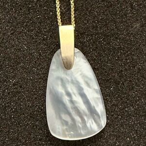 Kendra Scott Gold plated necklace with white abalone pendant